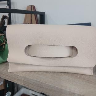 Pochette main en cuir