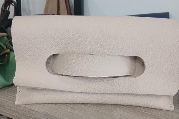 Pochette main en cuir