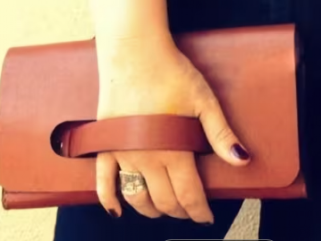 Pochette main en cuir